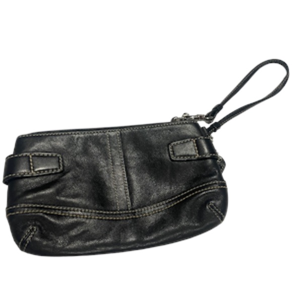 VINTAGE COACH BUCKLE WRISTLET - Picture 2 of 4